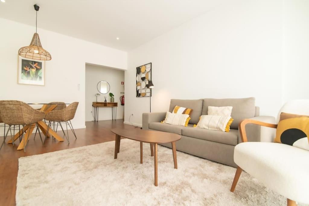 Cozy Sea View Apartment Near City & Airport Ponta Delgada Eksteriør bilde