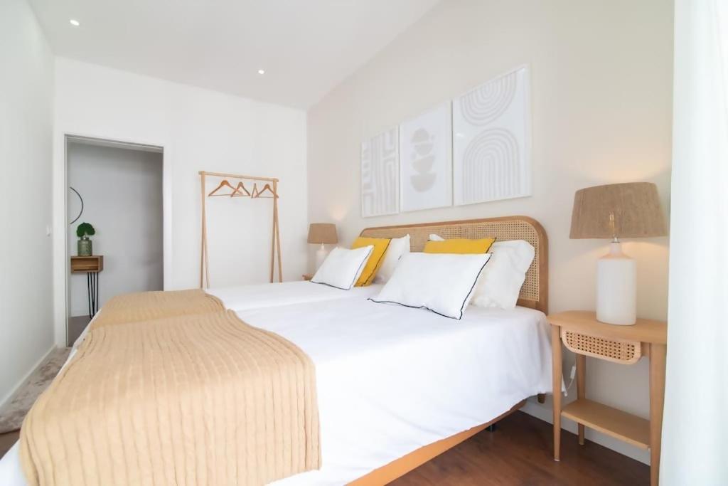 Cozy Sea View Apartment Near City & Airport Ponta Delgada Eksteriør bilde